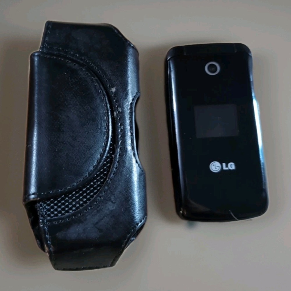 LG 420G - Black (TracFone) Cellular‎ Flip Cell Phone
